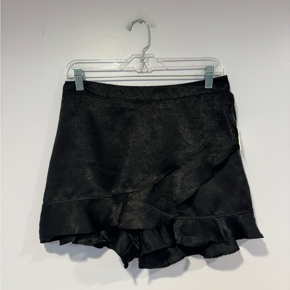 NWT black Altar’d State satin skort